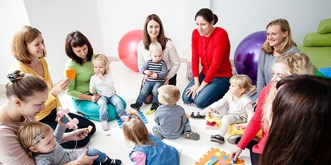 famousparentingg.com/