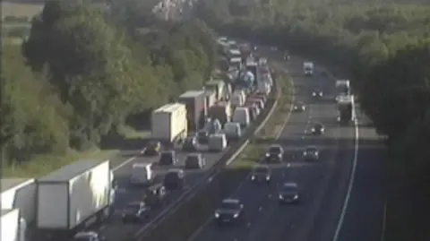 multi-vehicle collision closes section of m1 southbound in bedfordshire