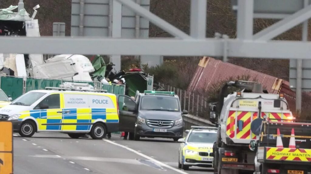 multi-vehicle collision closes section of m1 southbound in bedfordshire