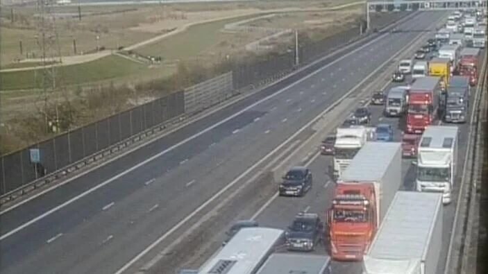 multi-vehicle collision closes section of m1 southbound in bedfordshire