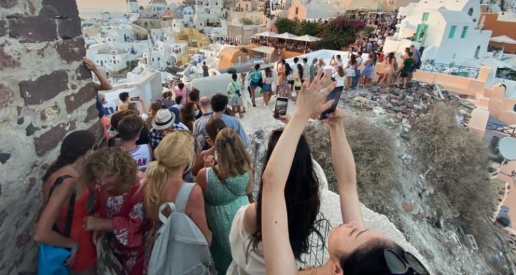 santorini tourism decline uk travelers